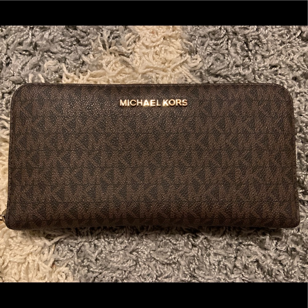 Authentic Michael Kors Large Zip Wallet